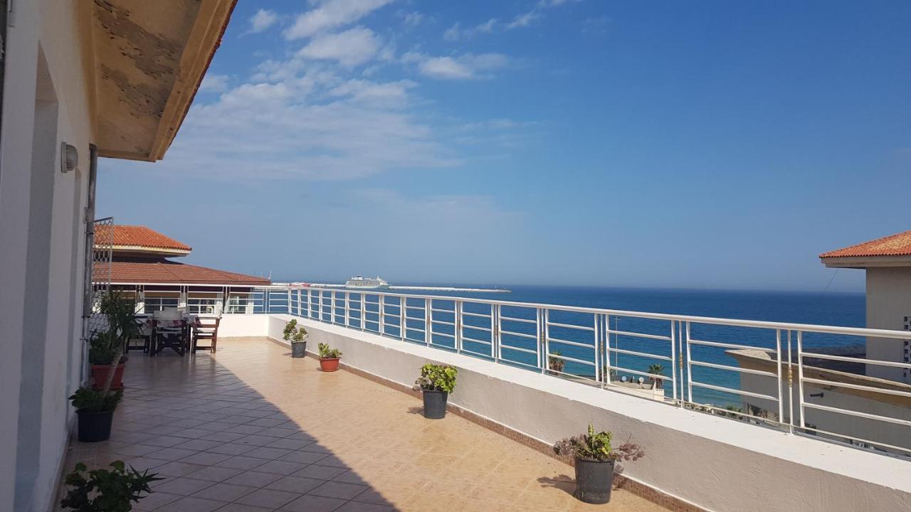 Appartement 2 Chbres Bord De Mer Avec Option Piscine Ete Avec Wifi Sur Corniche De Tanger Exterior foto